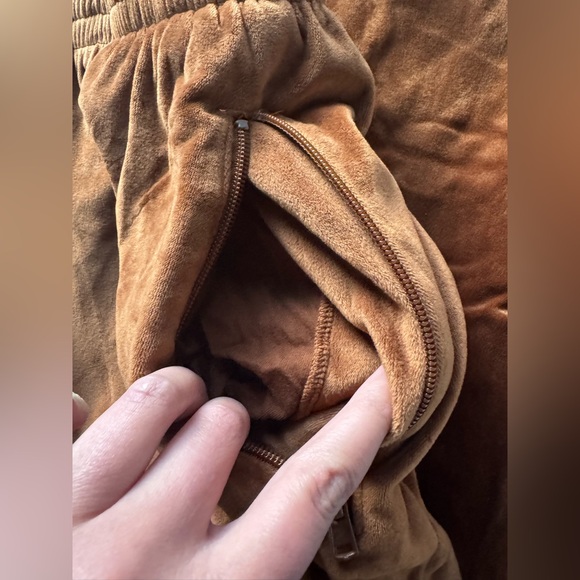 Skims Velour Set Tank and Pants - Picture 2 of 4